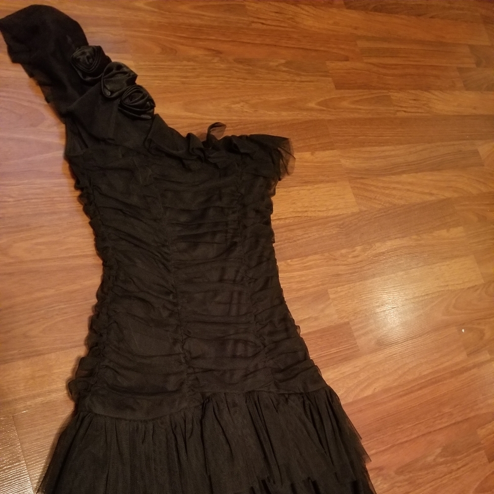 Dress - Picture 2 of 4